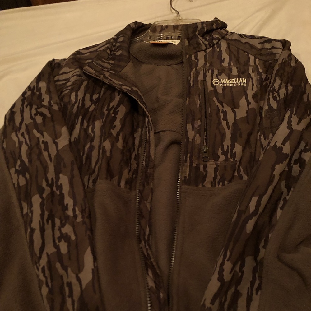 Camo magellan jacket size medium